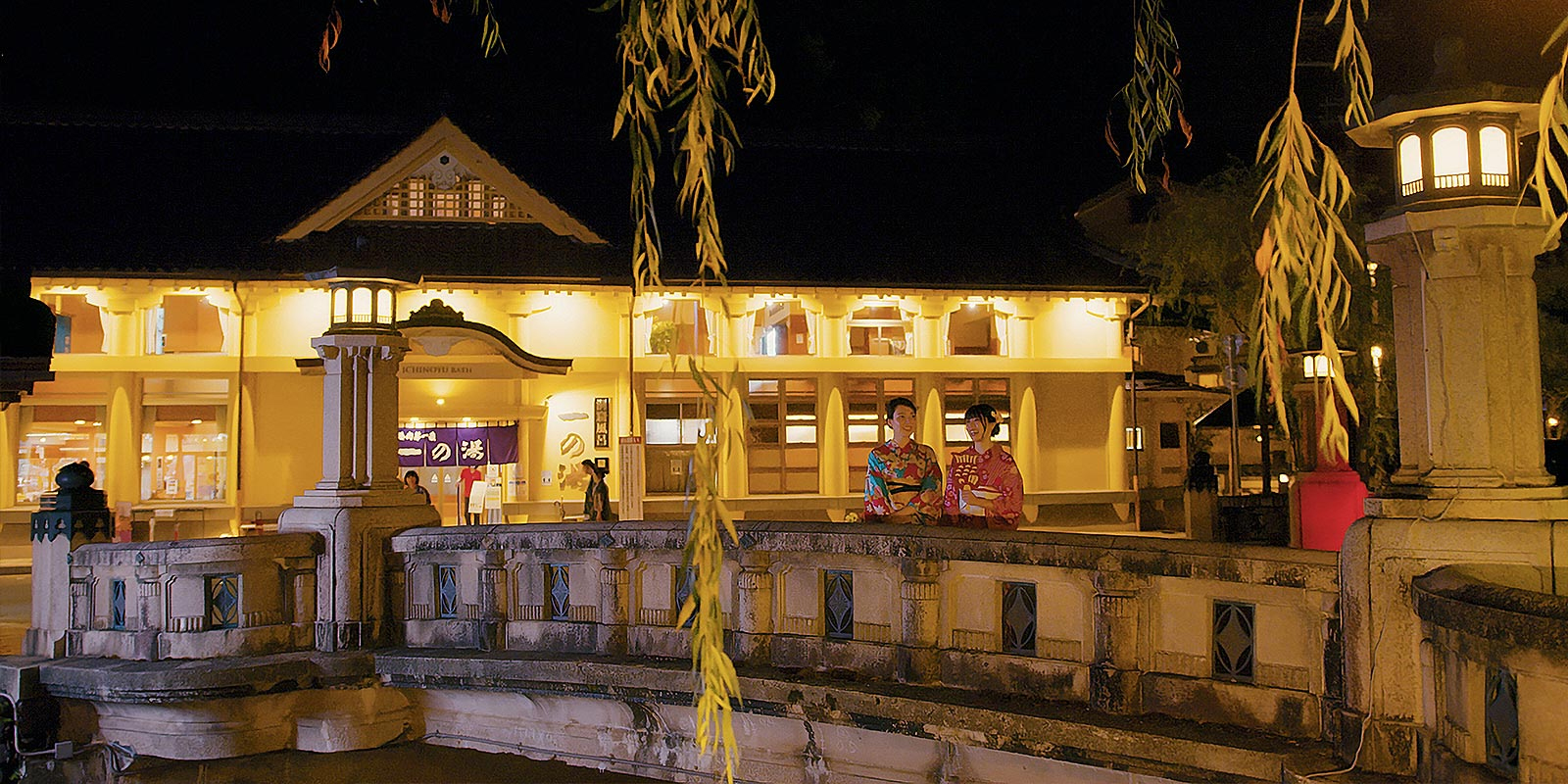 night time stroll yukata kinosaki onsen
